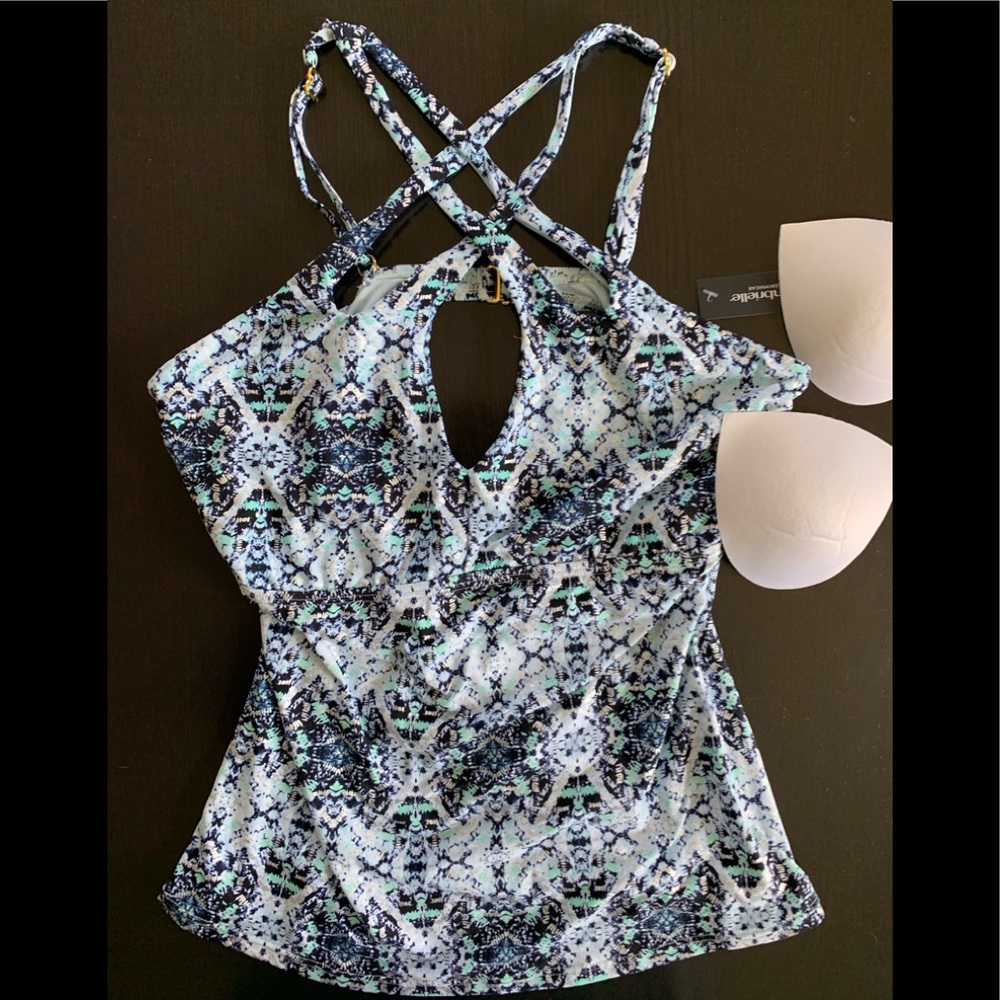 Key hole cross front tankini top